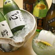 日本酒は鳥取県の地酒を中心に、「稲田姫」や「久米桜」、「鷹勇」といったさまざまな銘柄をラインナップ。料理と合わせて楽しんでみてはいかがでしょう。※写真は日本酒と『白いかのお造り』