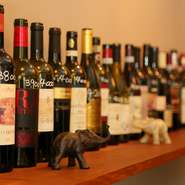 【食堂Tavolino】には、常時50種類ものワインが取り揃えられています。赤・白・ロゼなどお客様のご要望に応じ、料理との相性が良いワインを選んでくれます。お近くに行った際には、足を運んでみては？