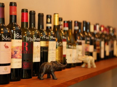 料理やお客様の好みに合わせてオススメのワインをチョイス