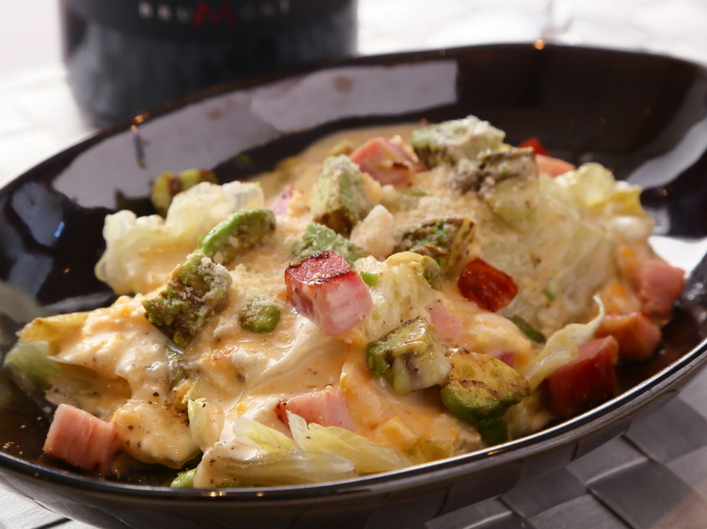 女子会向けのおしゃれな創作メニューもあり