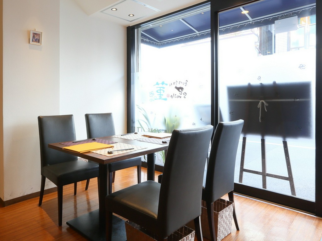 カジュアルで開放的。女性同士でも安心