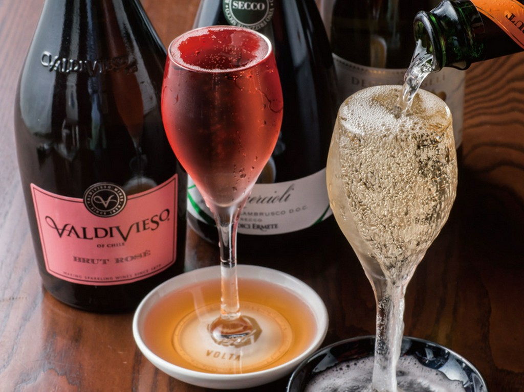 ワインも会話もドンドン進む! 洋食酒場でおいしいデート