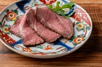 お肉の部位は超希少部位『シキンボ』。風味と香り豊かな有馬山椒ソースがアクセント。