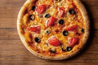 アンチョビ、トマト、オリーブを使用。