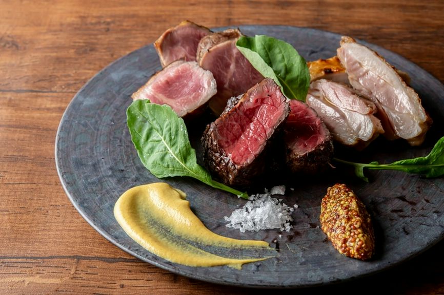 牛・豚・鶏 三種のお肉 盛り合わせ　各100g