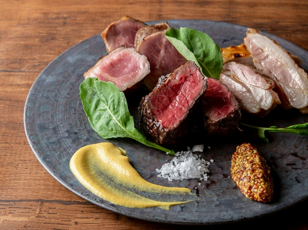 牛・豚・鶏 三種のお肉 盛り合わせ　各100g