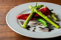 旬のお野菜を使った炭火焼です。
仕入れ状況により、内容が異なります。