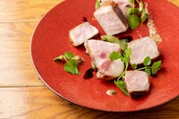 甘い脂がたまらない。旨味が凝縮された自然熟成豚。