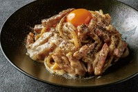 濃厚なクリームとチーズが絡まって、めちゃうまカルボナーラ。