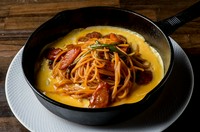 ナポリタンをオムレツで包んじゃいました。