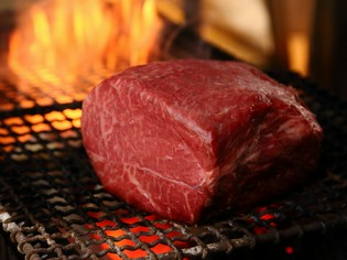 牛・豚・鶏3種の絶品肉をはじめ、日本各地のとびきり食材が集う