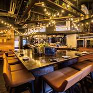 平日も週末も、カジュアルに楽しむ女子会に人気のスポット。2～4名様くらいの集りから、大勢様まで対応。6～10名様で利用できる個室も完備。世界中から選りすぐったおいしいワインと絶品料理で盛り上がれます!