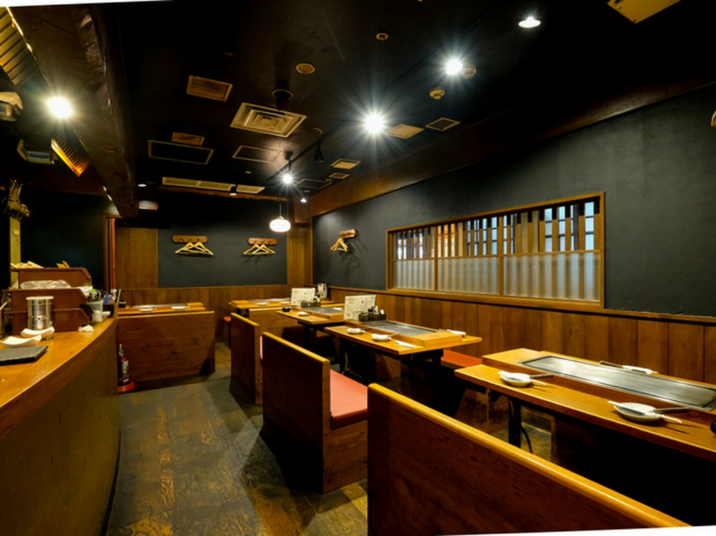 ”和”を意識した落ち着いた雰囲気の店内