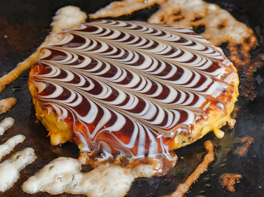 焼きたて熱々の看板メニュー『お好み焼き』