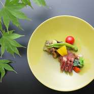 総料理長がお客様に合わせた献立をお作りするおまかせ懐石　上質な食材をお愉しみください　アレルギー食材なども対応いたします　