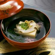 旬の食材を使った季節感のある懐石　月替わりの懐石です
