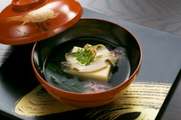 旬の食材を使った季節感のある懐石　月替わりの懐石です