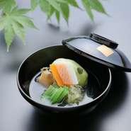 平日のランチです　庭園を眺めながら個室でゆっくり過ごしていただけます
※土・日・祭日を除く　