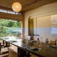 平日お昼限定　個室でゆっくりと頂けるランチで、お手軽な懐石。
基本月替わりですが毎日旬な食材を提供するため内容が変更になる場合もございます
例：8品　先付・お向・お椀・八寸・強肴・食事・止椀・水菓子