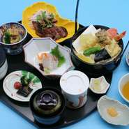 庭園を眺めながらの宴会場にて半べえのお昼ごはんを開催しております　
◆平日昼11：30～14：30（13：30LO）
●和　なごみ

