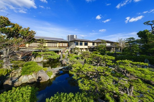 数寄屋づくりの趣ある建物