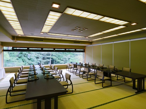 広々とした個室。大人数でのパーティーや各種宴会にも対応