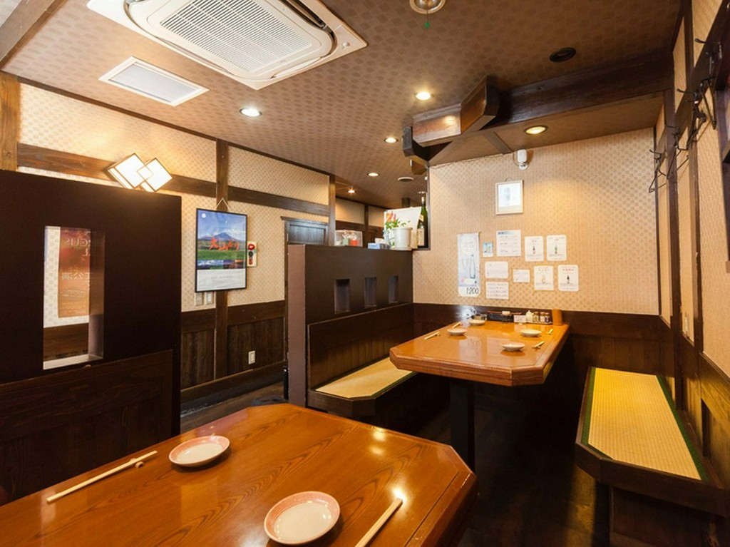 おいしい料理とお酒が充実し、カジュアルな食事デートにも人気