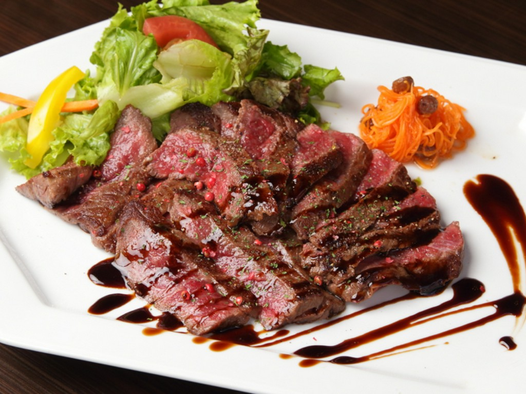 厳選素材で贈る『高級肉のビステッカ』