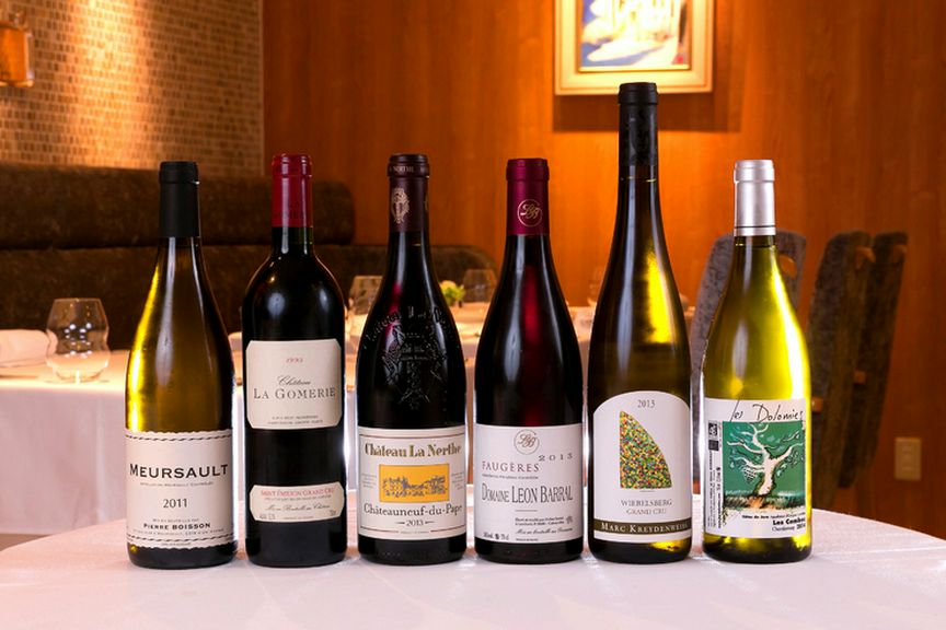 世界各国から選び抜かれたワインを150種300本常備