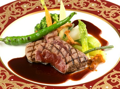 クラシカルなコク深い芳醇ソース『和牛ヒレ肉のグリル　赤ワインソース』