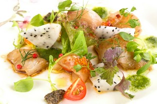 日本海の魚がその日のメニューを決めます