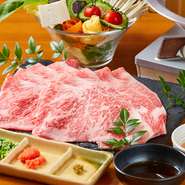沖縄が世界に誇るブランド牛である”石垣牛”。出荷までにいくつもの厳しい規定があり、規定をクリアした石垣牛のみを入荷しています。口の中でとろけるような食感と、上質な甘みがたまらない美味しさ。