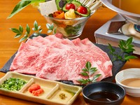 沖縄が世界に誇るブランド牛である”石垣牛”。出荷までにいくつもの厳しい規定があり、規定をクリアした石垣牛のみを入荷しています。口の中でとろけるような食感と、上質な甘みがたまらない美味しさ。