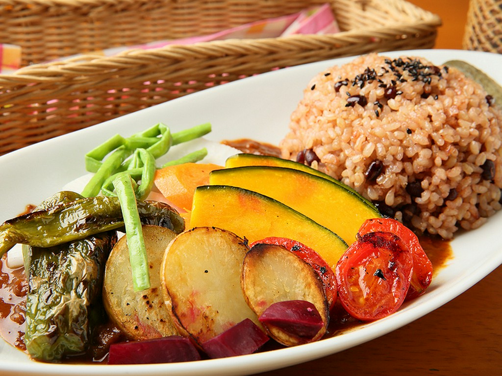 じっくり煮込んだ野菜の甘みが美味しさの秘訣『ベジドライカレーセット　スパイシー』