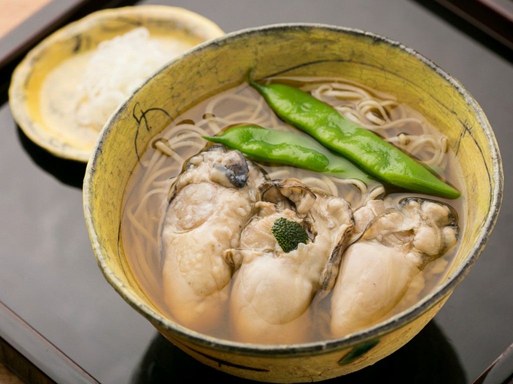 北海道・仙鳳趾産の牡蠣を使った『冷かきそば』