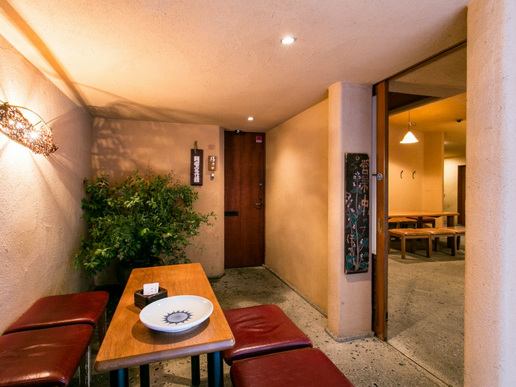 入口前のウェイティングスペース