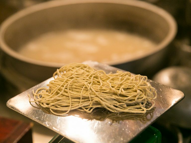 店主自ら厳選する日本全国の蕎麦粉