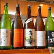 ビール・日本酒・焼酎・ワインなど、ドリンクのバリエーションが豊か。特に日本酒は銘酒『八海山』、福岡、山口の季節酒など全国各地のものが揃います。日本酒好きな女将が、季節の純米酒を選りすぐるそうです。