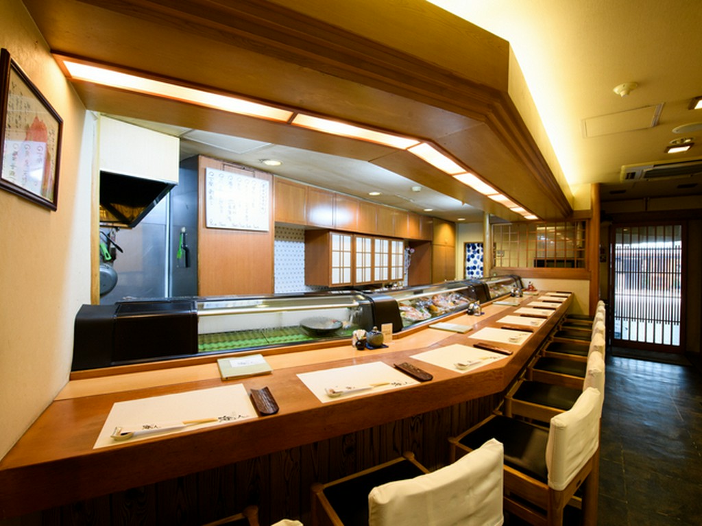 料理人と話しつつ、お一人様の時間を満喫できるカウンター席