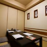 広々とした和室は、いずれも隣席を気にすることなく過ごせる完全個室。会食や接待はもちろんのこと、少人数から利用できるタイプもあるので、家族での食事会や記念日、デートにも最適です。