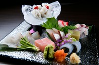 好みの予算に合わせて、料理長が厳選してくれる。厳選された旬魚を味わい尽くす『料理長厳選こだわり刺盛』