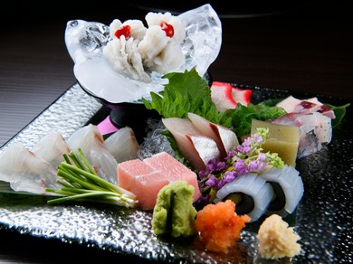 好みの予算に合わせて、料理長が厳選してくれる。厳選された旬魚を味わい尽くす『料理長厳選こだわり刺盛』