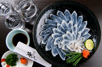 グループ会社【下関ふぐの森本商店】から直送で届く、鮮度抜群なとらふぐの旨みを楽しむ『とらふぐ刺身』