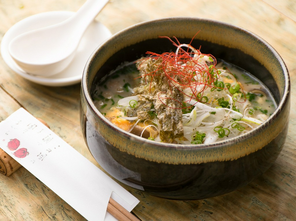 3日間じっくりと炊いたスープがたまらない。お肉を楽しんだ後の〆として、どうしても欲しくなる『クッパ』