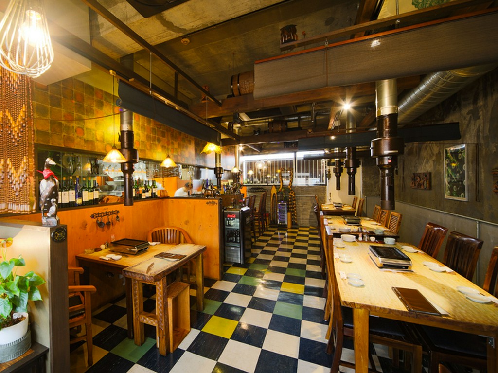 上質なお肉とお酒をリーズナブルに楽しめるお店です