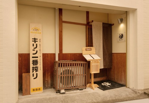 夕刻、街から少し離れた場所にひっそりと火が灯る。
