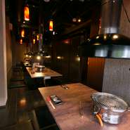 ずらりと並んだ掘りごたつの座敷は、最大20名までの宴会に利用可能。足を伸ばせるので、リラックスして過ごせるのが嬉しいところです。会社の集まりや同窓会、仲間内での飲み会などに。