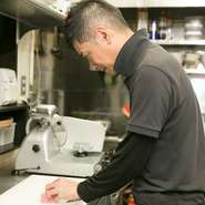 焼肉は、来店される人にとって特別なものであると考えております。味にもサービスにも、店内のすべての点においてご満足いただけ、「来て良かった」と思っていただけると幸いです。