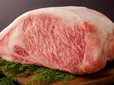 旨味が濃厚な肉を好みの量で味わえる『オーダーカットステーキ』