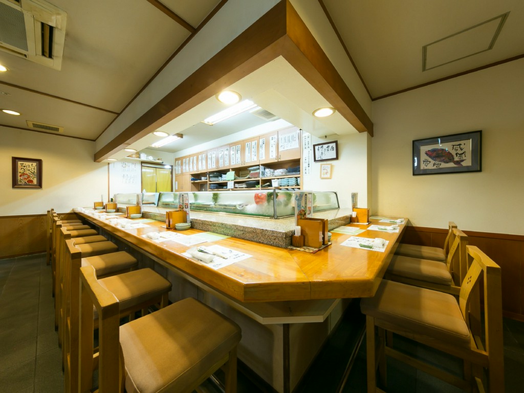 職人の技を眺めながら。ゆるりと酒肴に酔いしれる